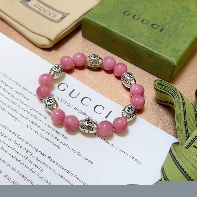 G*u*i bracelets